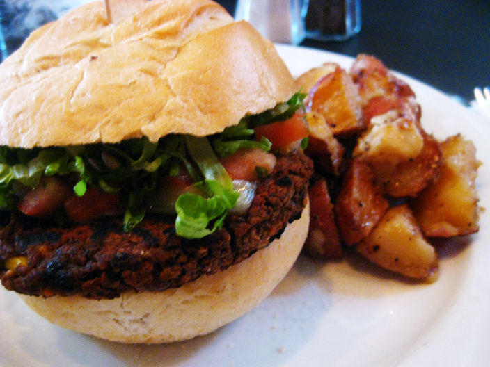 Vegetarian_black_bean_burger_with_homefries